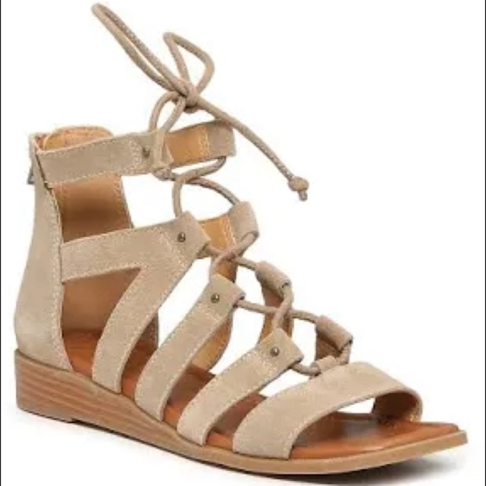 Flat sandals, Crown vintage, size 9, Tan